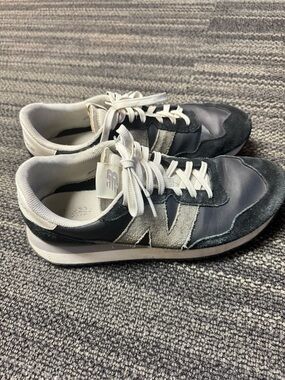 New Balance Men’s Sneakers in Black, Gray and White